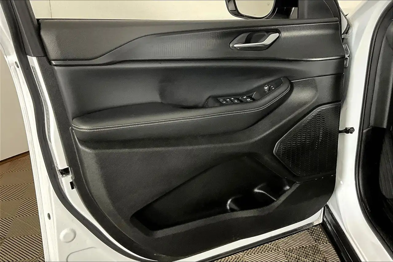 Jeep Grand Cherokee - Image 18
