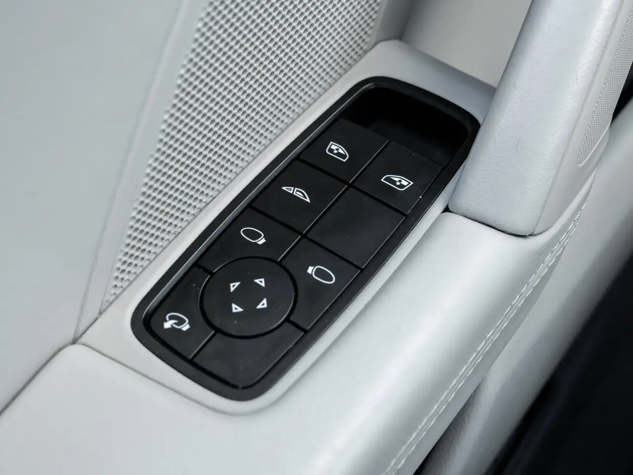 Porsche 911 - Image 24