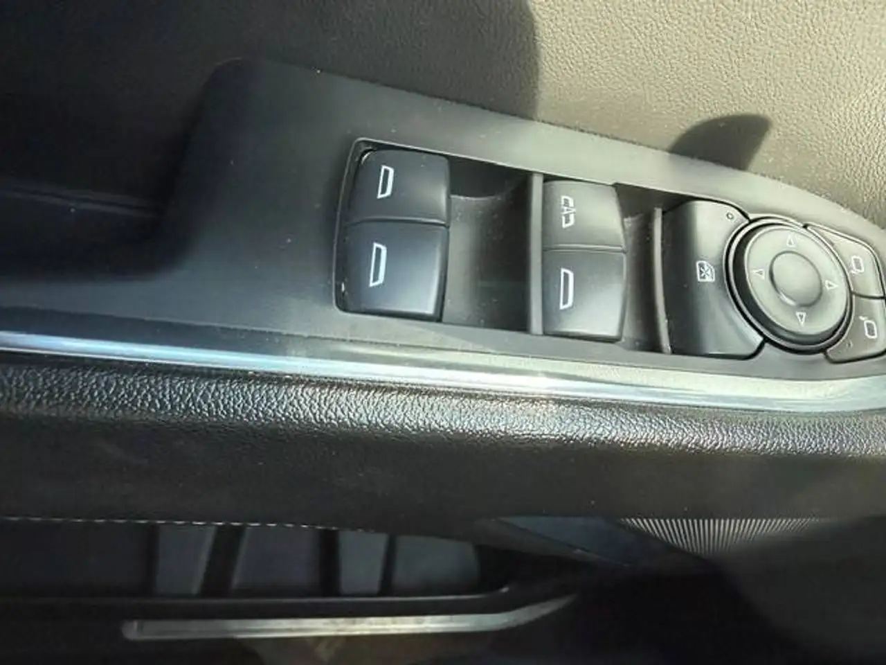 Chevrolet Silverado 1500 - Image 14