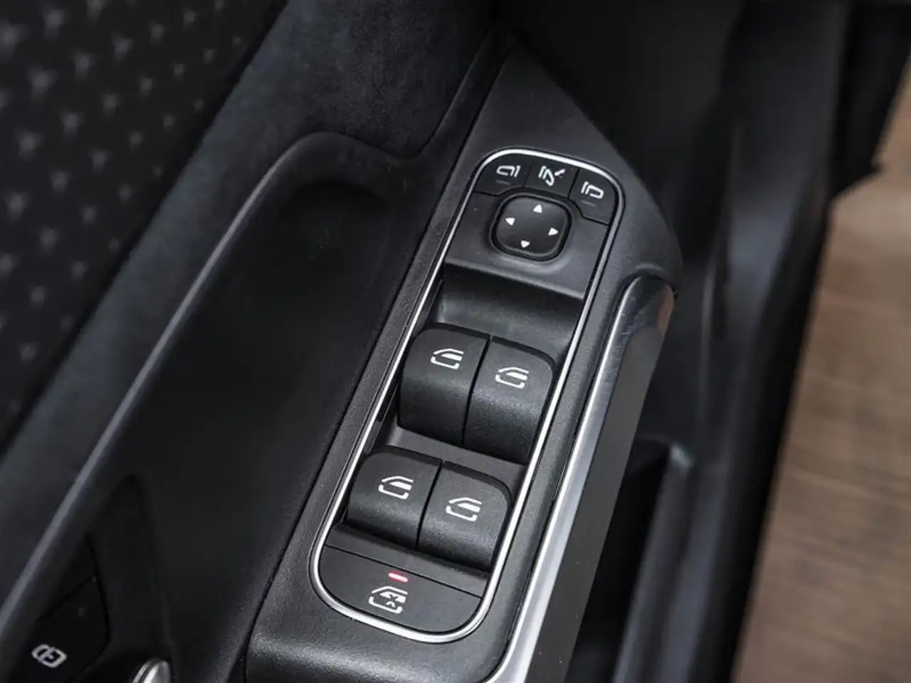 Mercedes-Benz GLB - Image 20