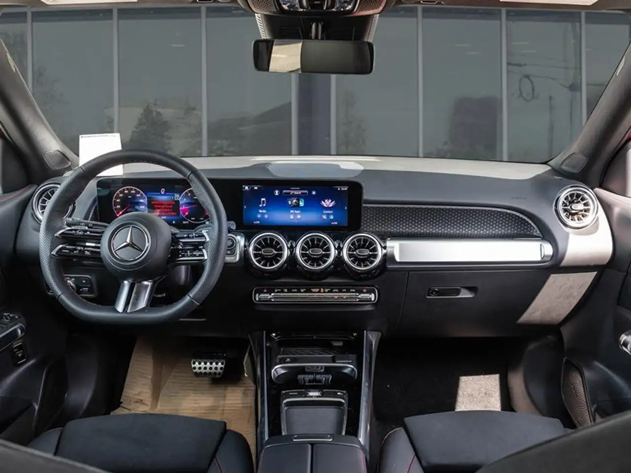 Mercedes-Benz GLB - Image 28