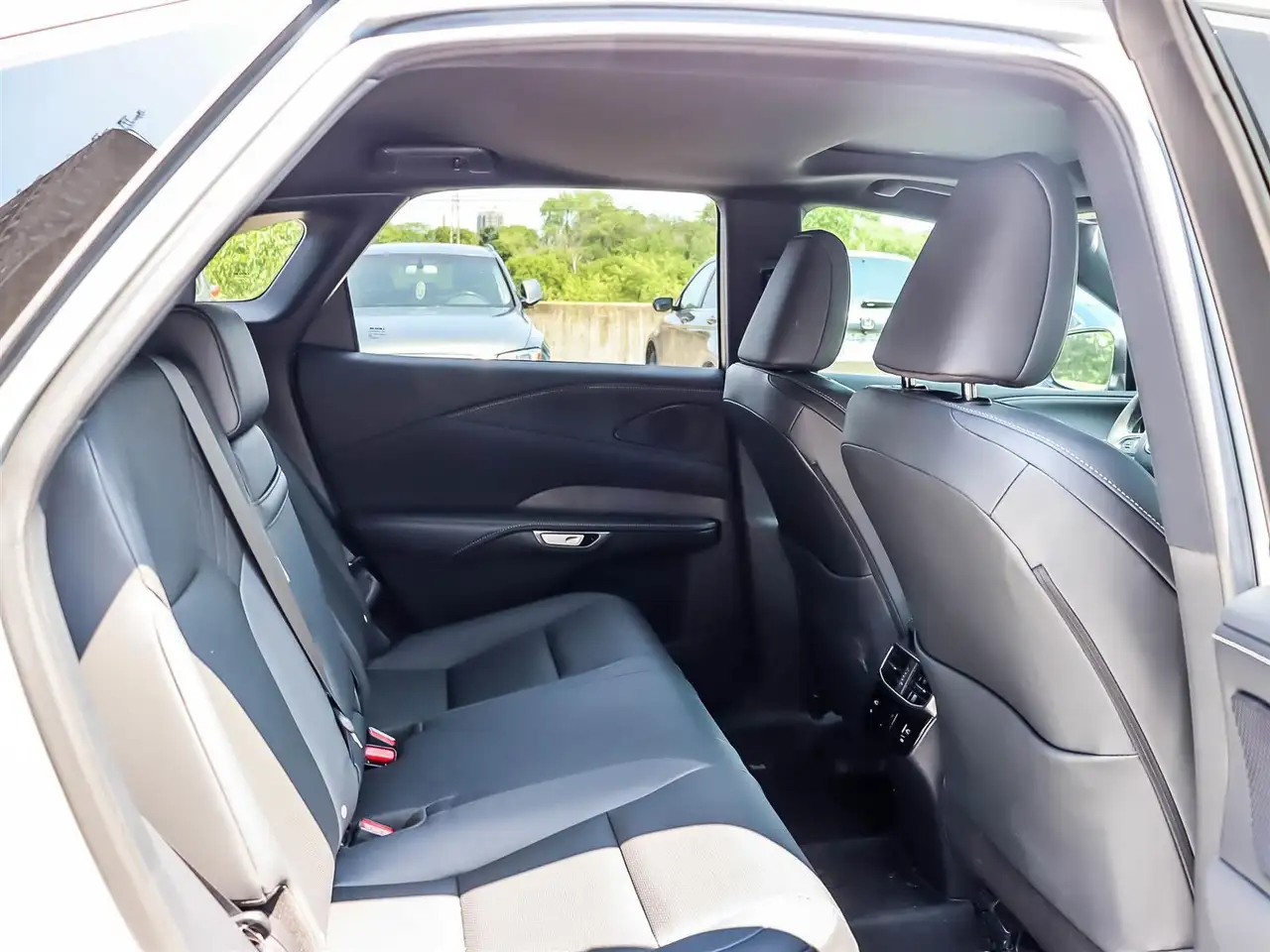 Lexus RX - Image 18