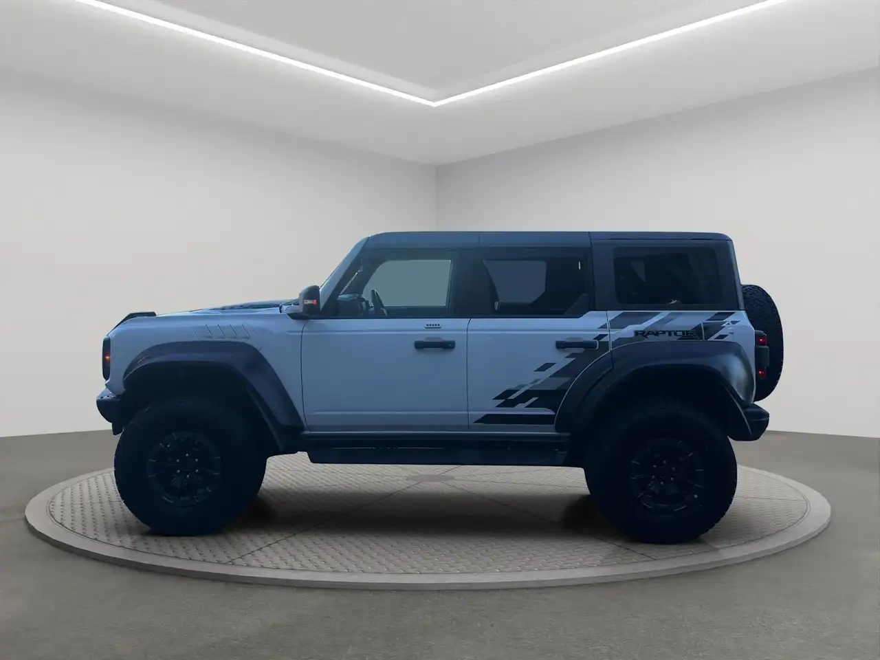 Ford Bronco - Image 3