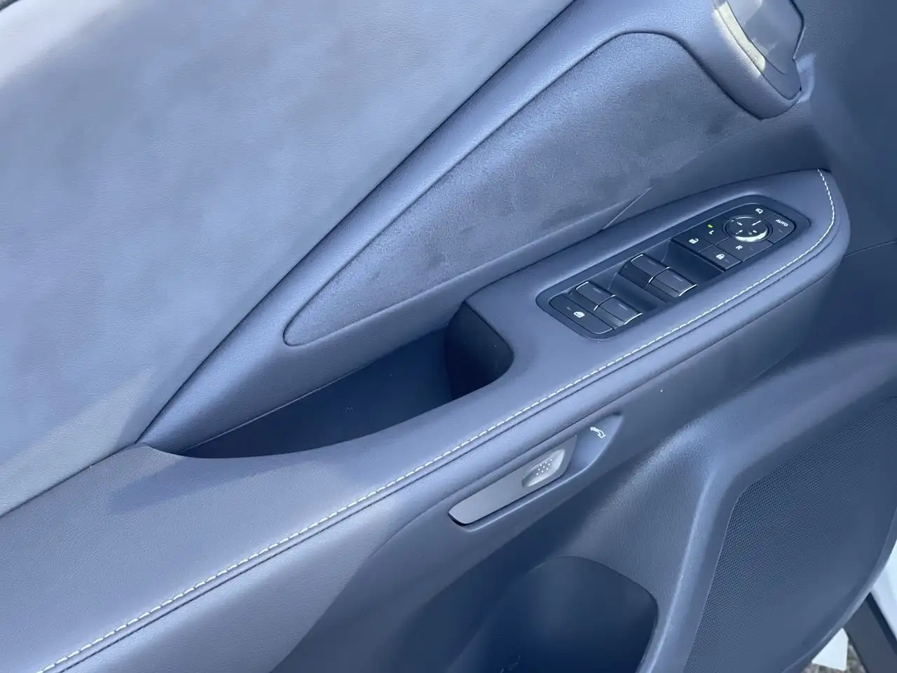 Lexus TX - Image 21