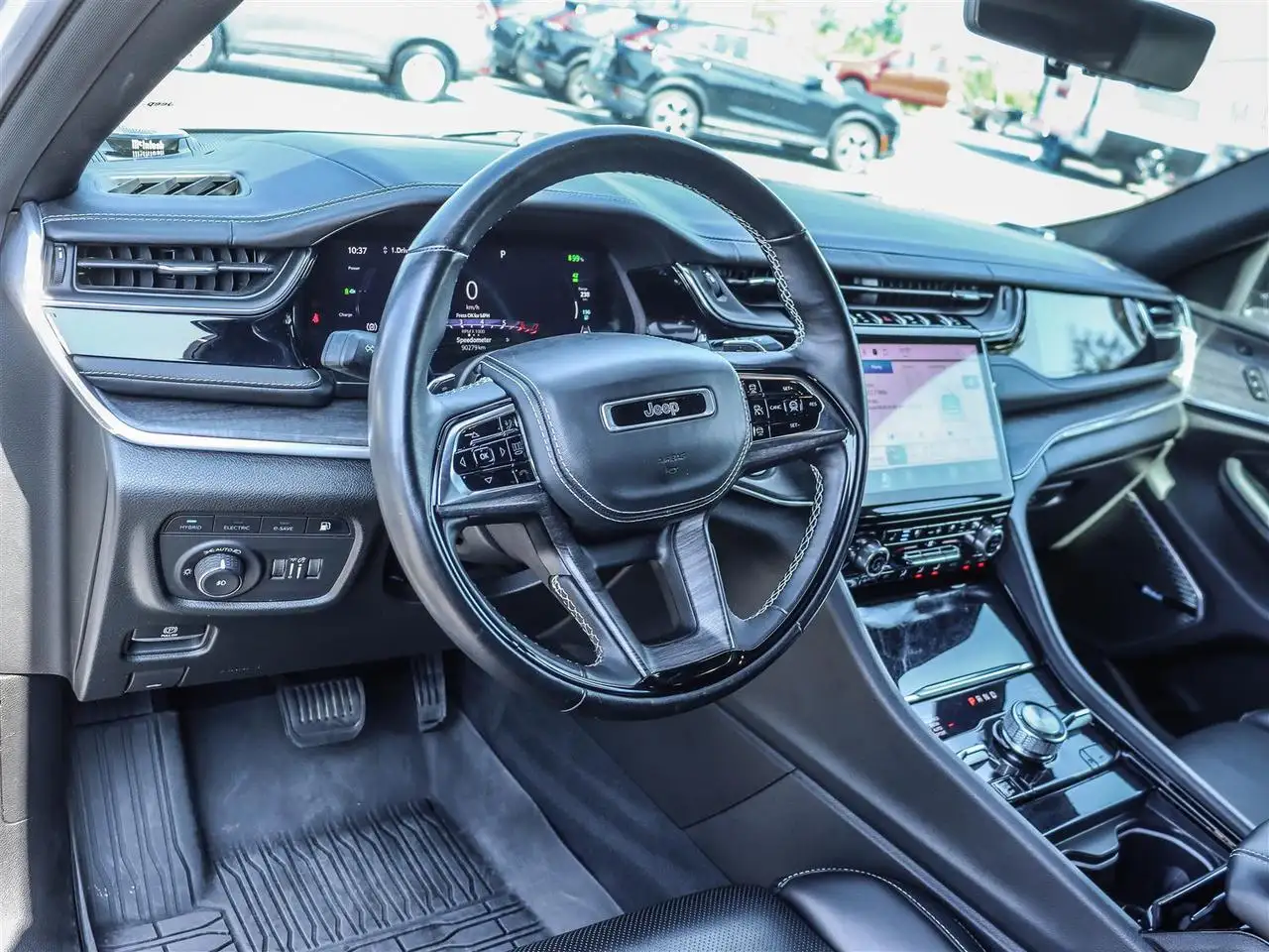 Jeep Grand Cherokee - Image 11