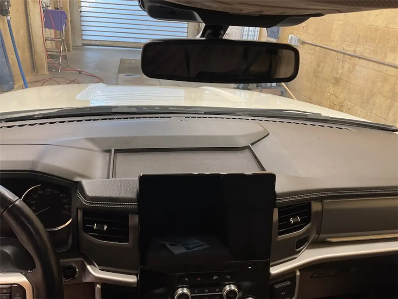 Ford Expedition - Image 10