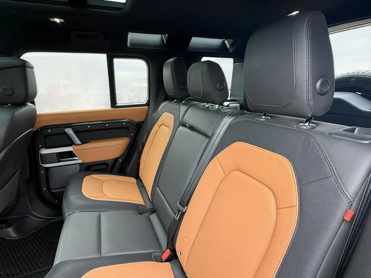 Land Rover Defender - Image 13