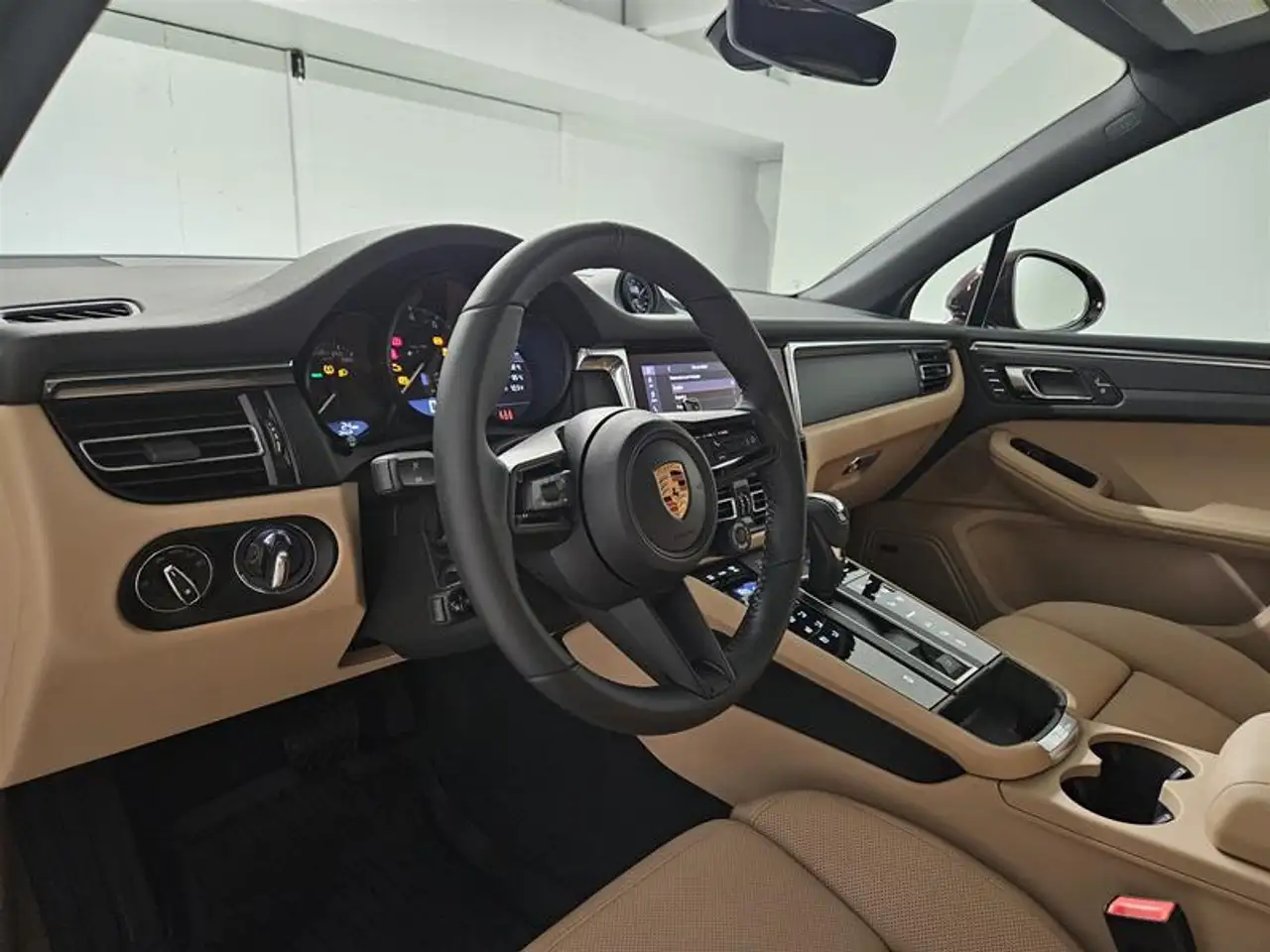 Porsche Macan - Image 12