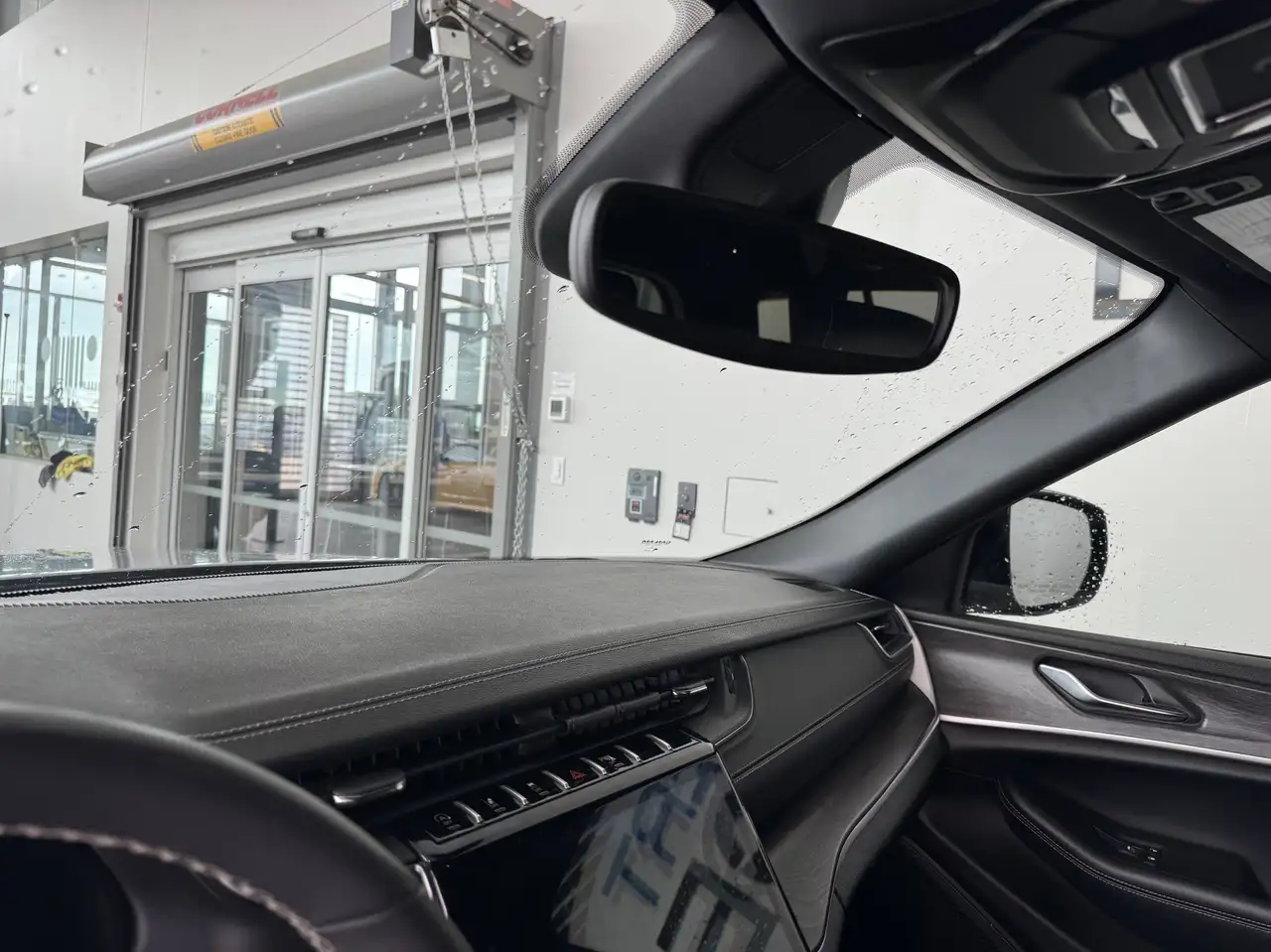 Jeep Grand Cherokee - Image 16