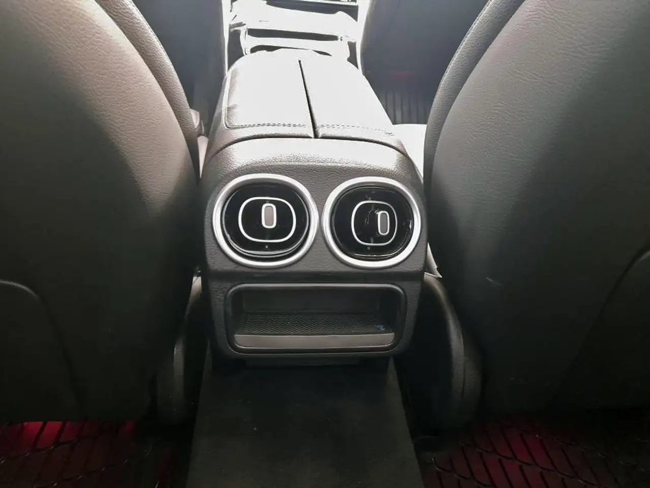 Mercedes-Benz C-Class - Image 24