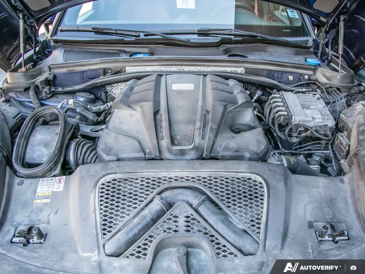 Porsche Macan - Image 11