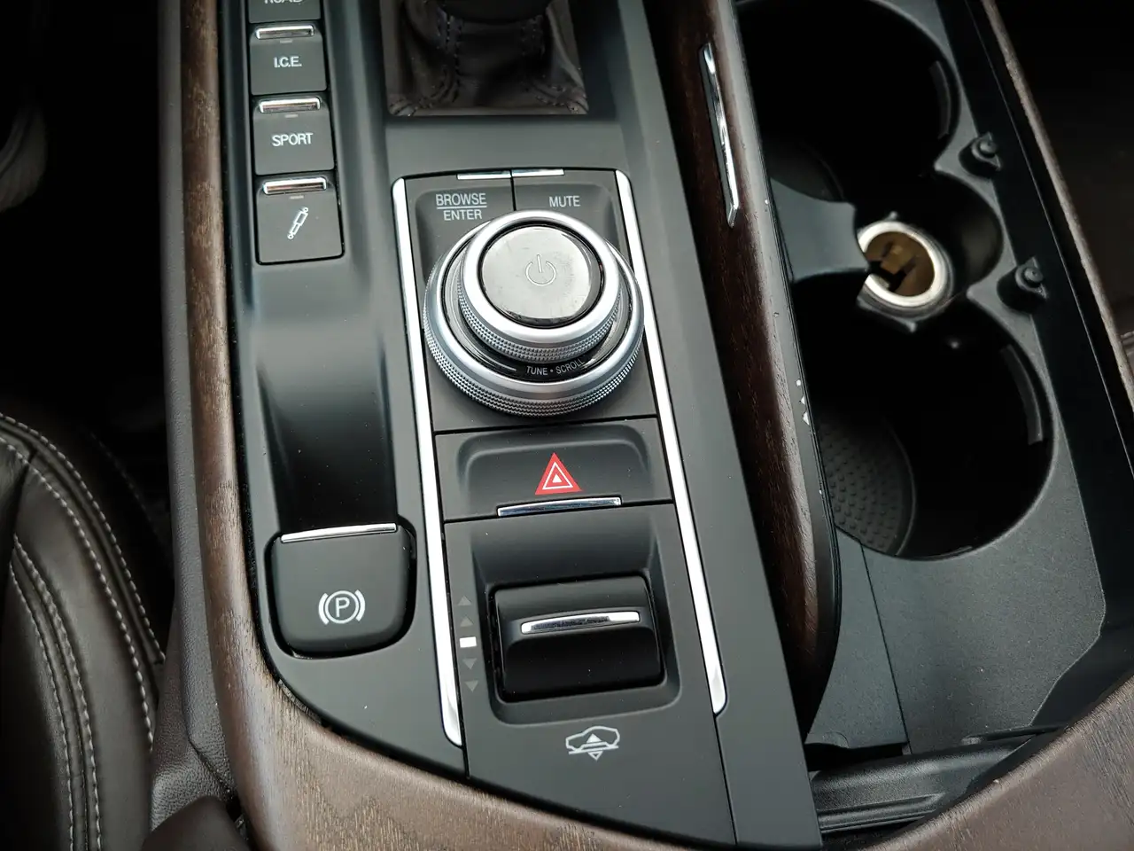 Maserati Levante - Image 35