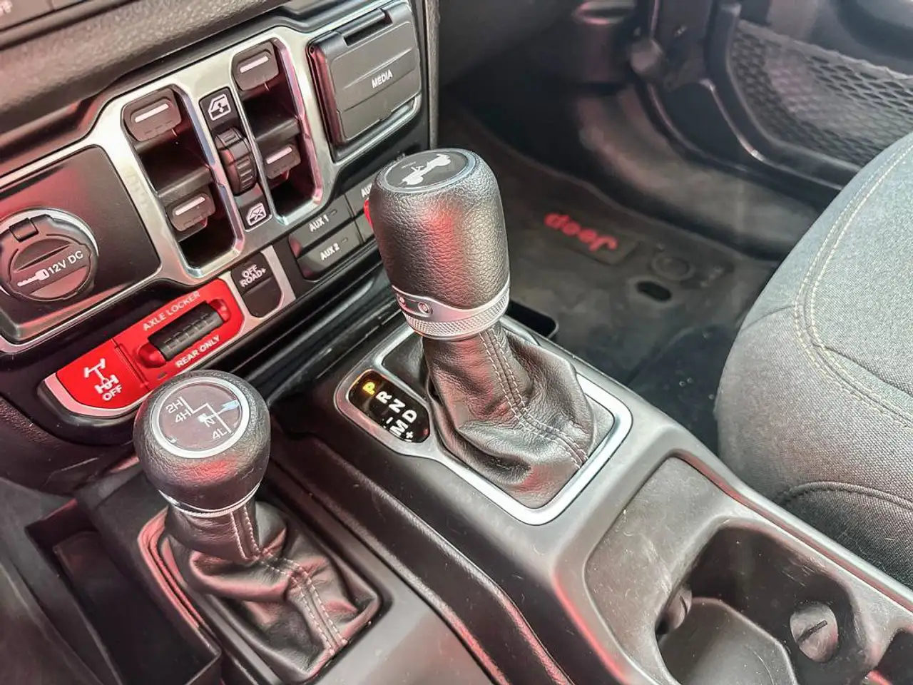 Jeep Wrangler - Image 20