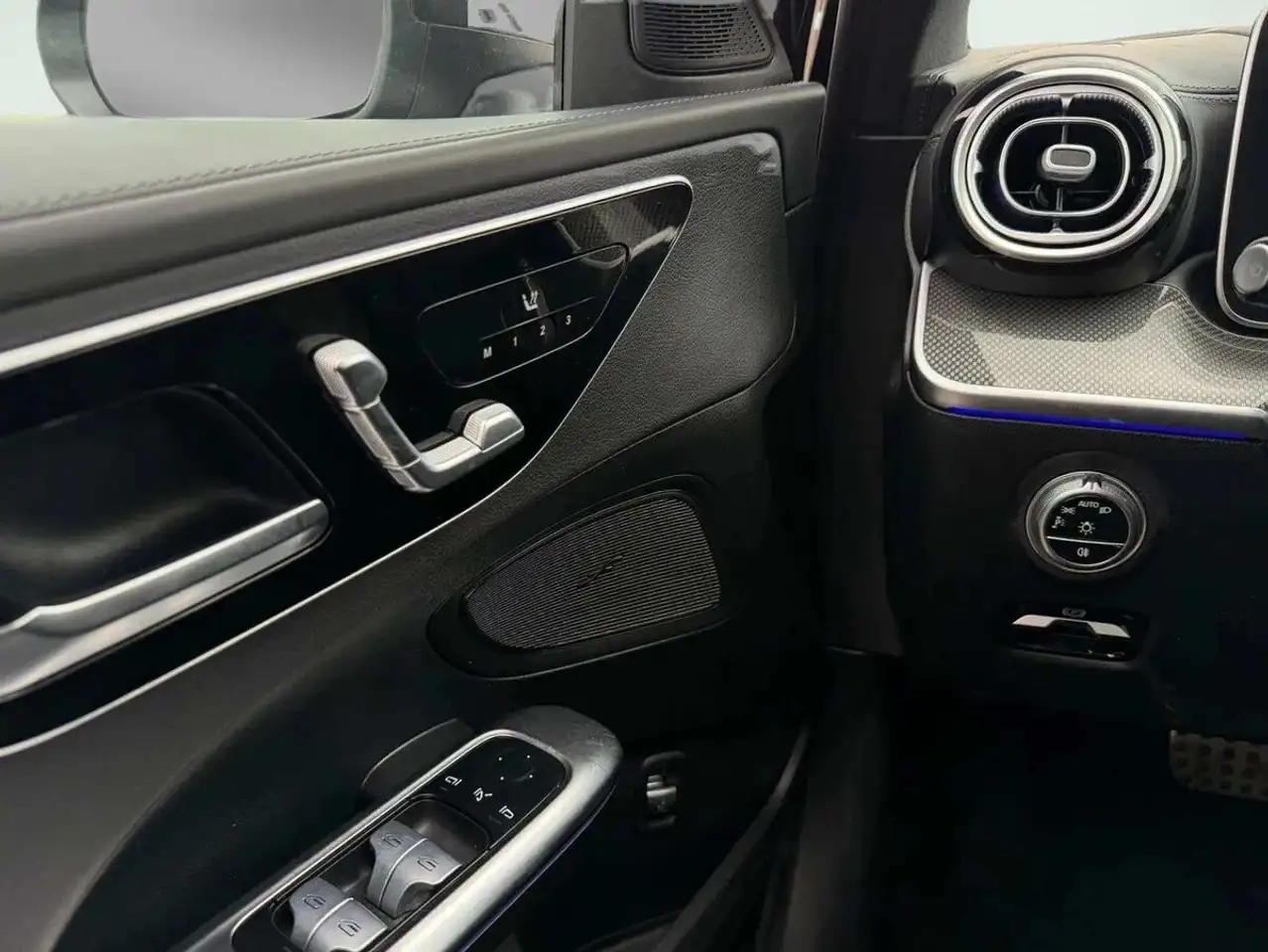 Mercedes-Benz C-Class - Image 17