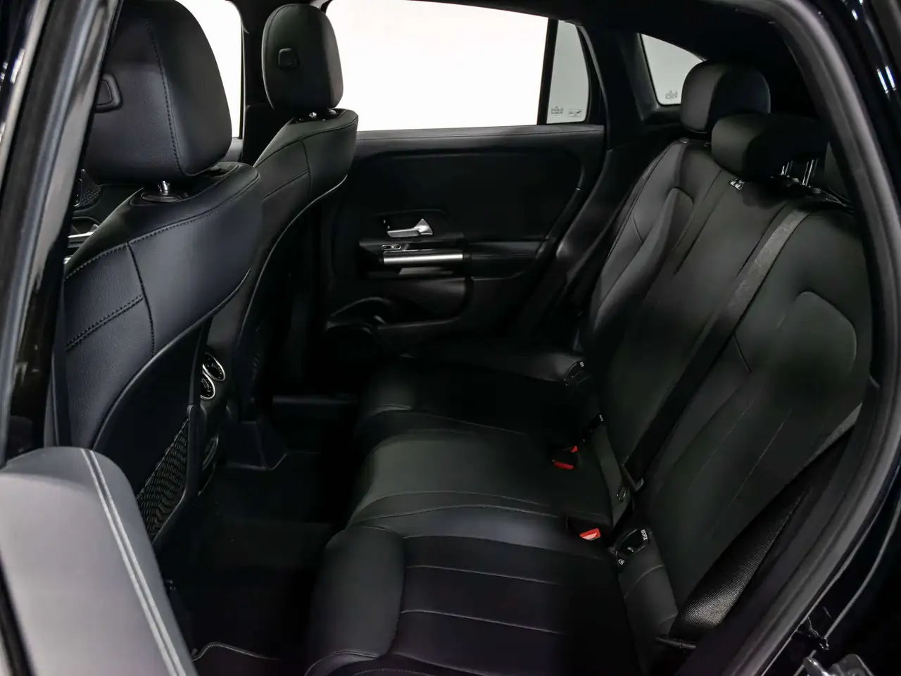 Mercedes-Benz GLA - Image 11