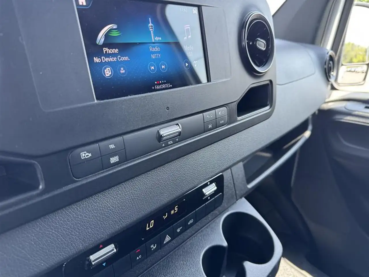 Mercedes-Benz Sprinter - Image 15