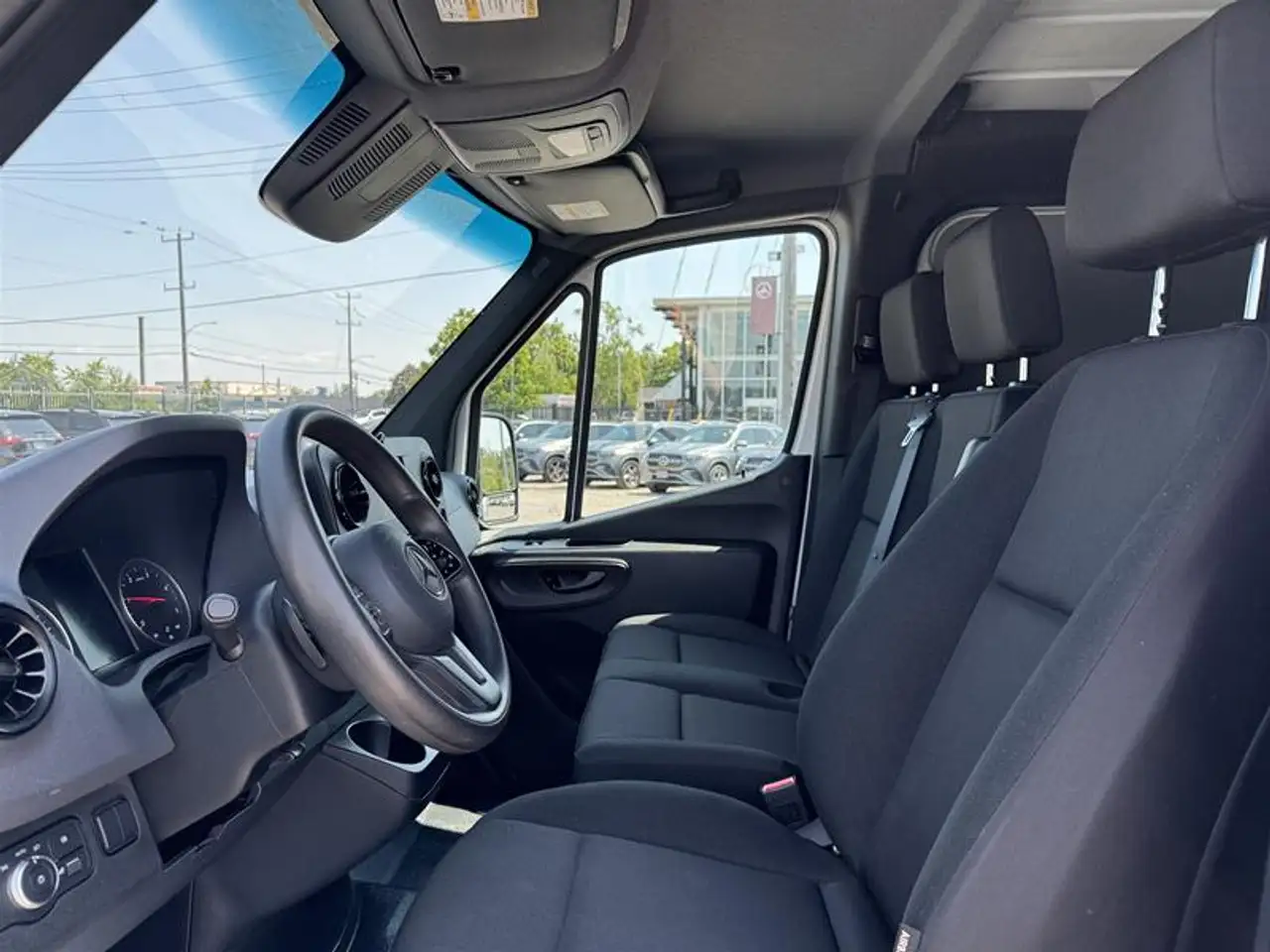 Mercedes-Benz Sprinter - Image 10