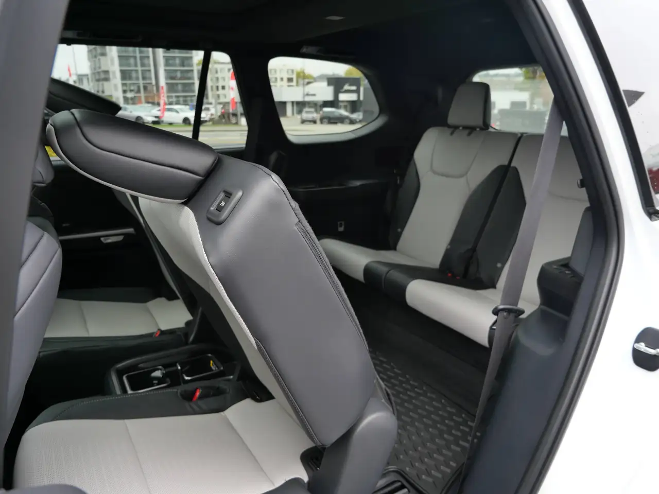 Lexus TX - Image 28