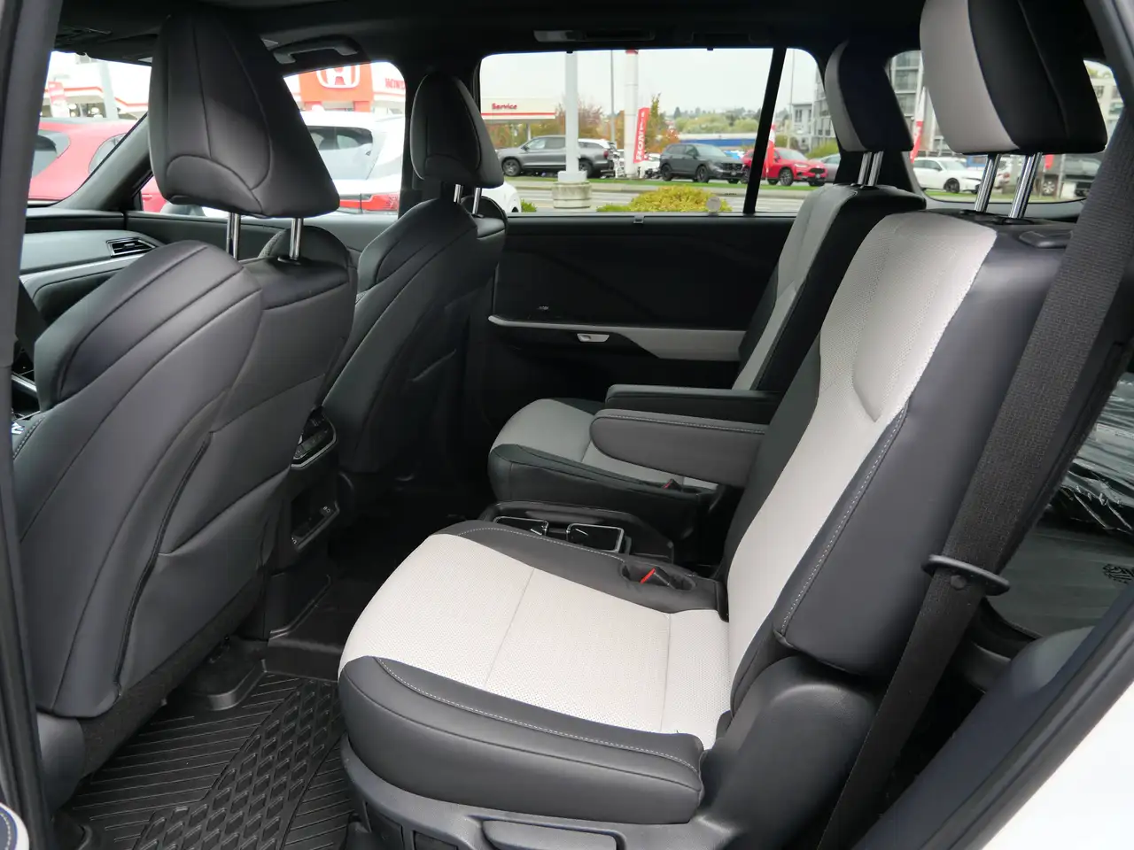 Lexus TX - Image 17