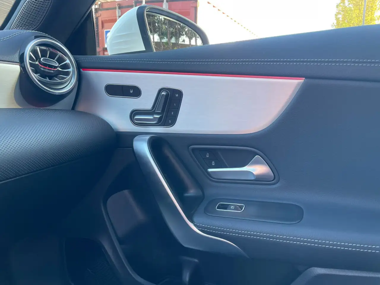 Mercedes-Benz CLA - Image 33