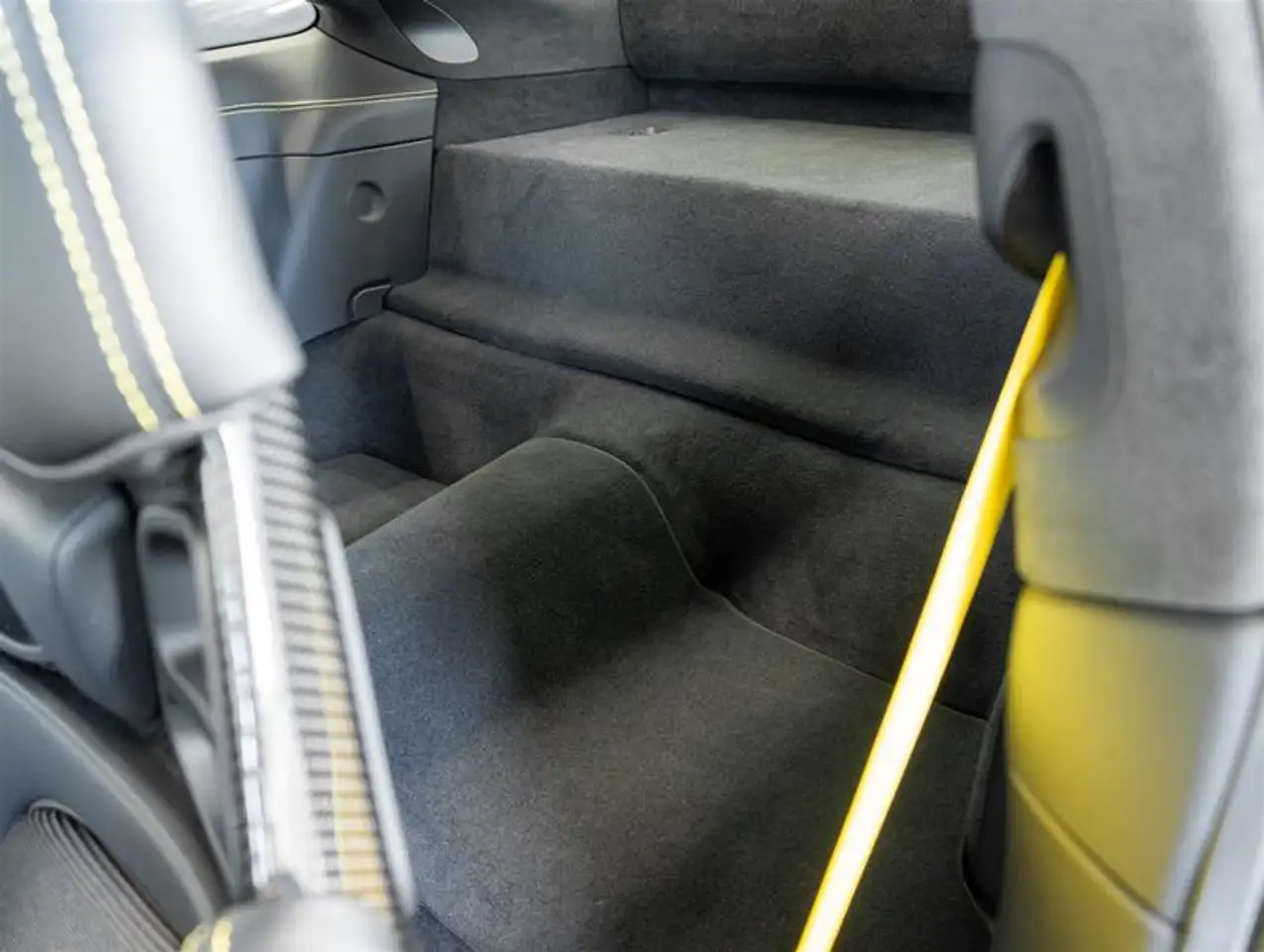 Porsche 911 - Image 18