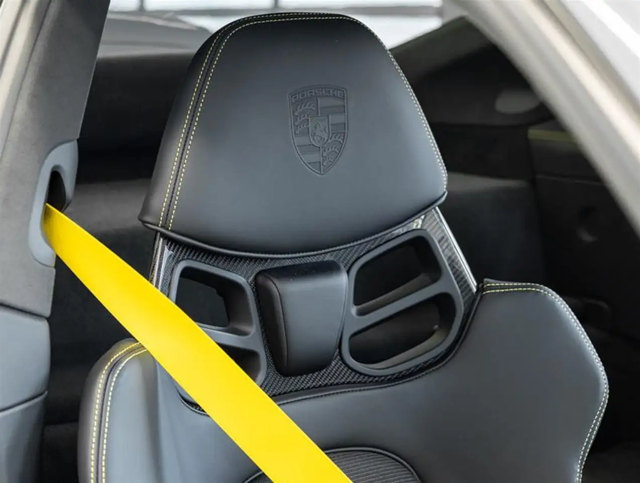 Porsche 911 - Image 32