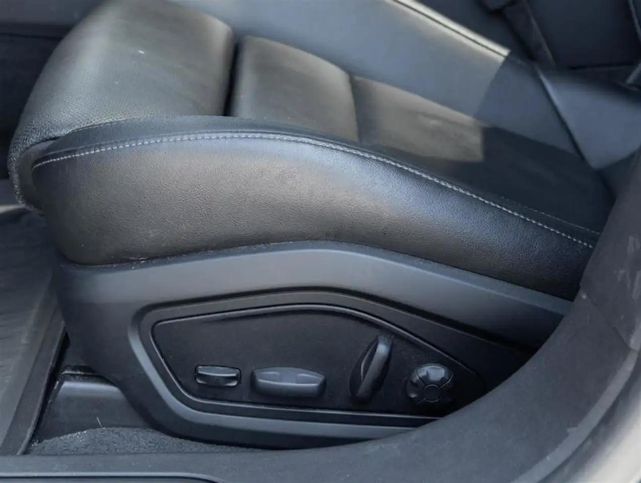 Porsche Taycan - Image 24