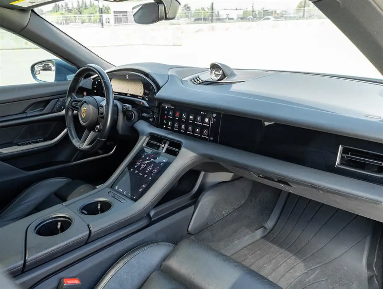 Porsche Taycan - Image 34