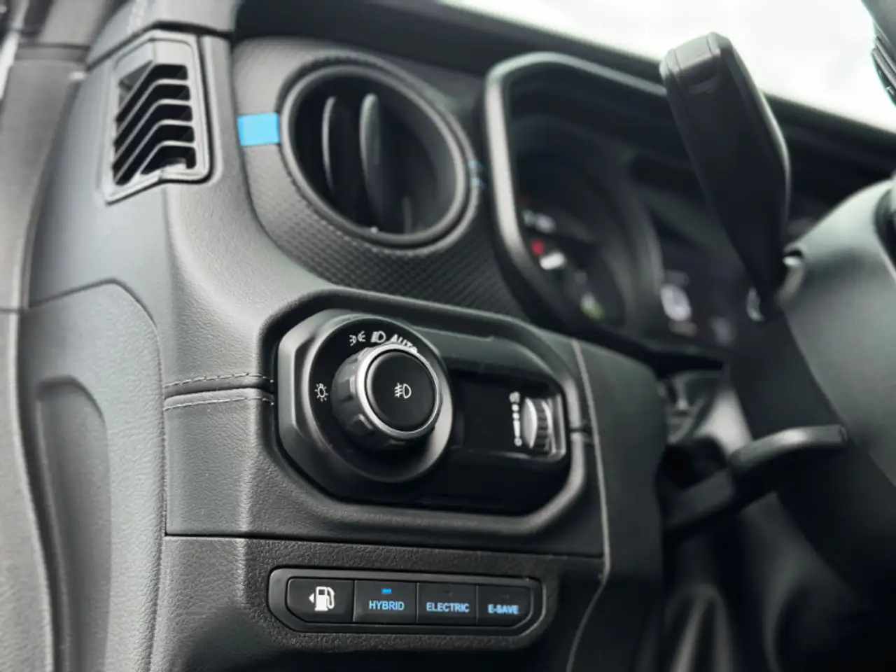 Jeep Wrangler - Image 14