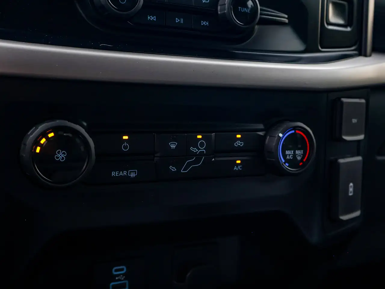 Ford F-150 - Image 21