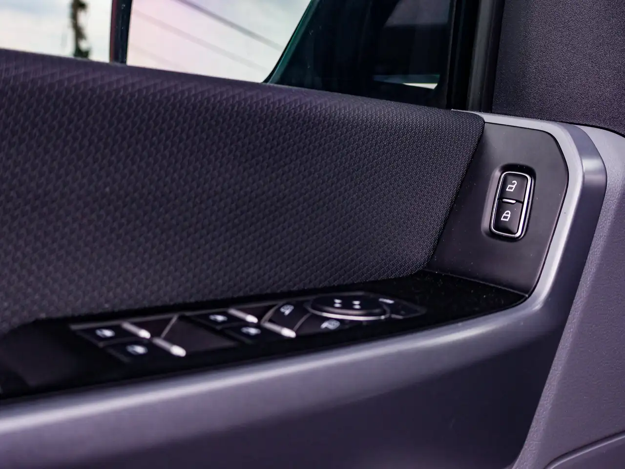 Ford F-150 - Image 24