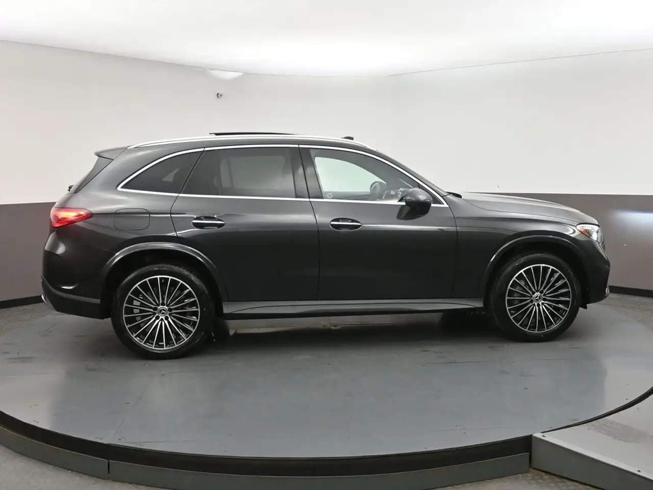 Mercedes-Benz GLC - Image 38