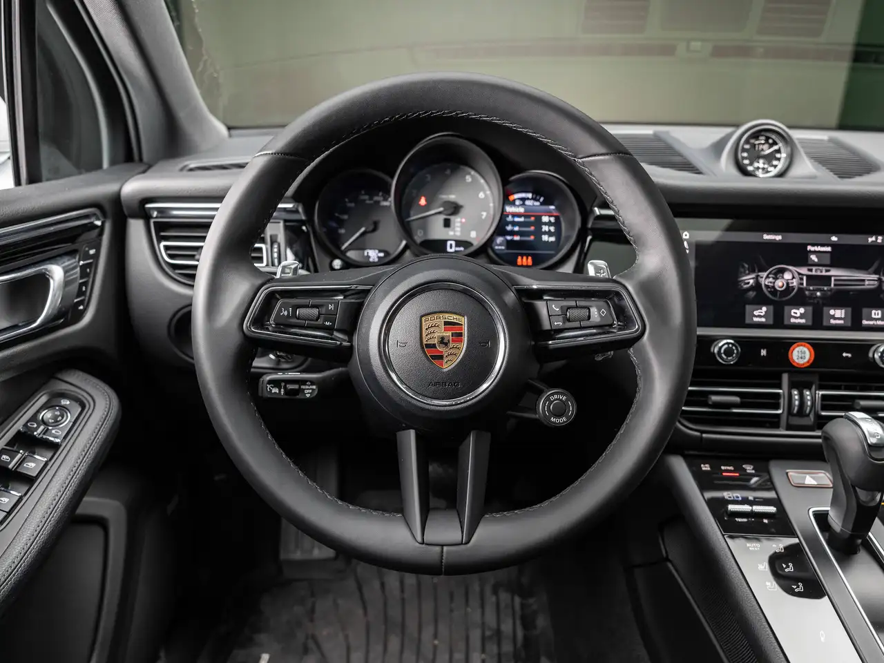 Porsche Macan - Image 13