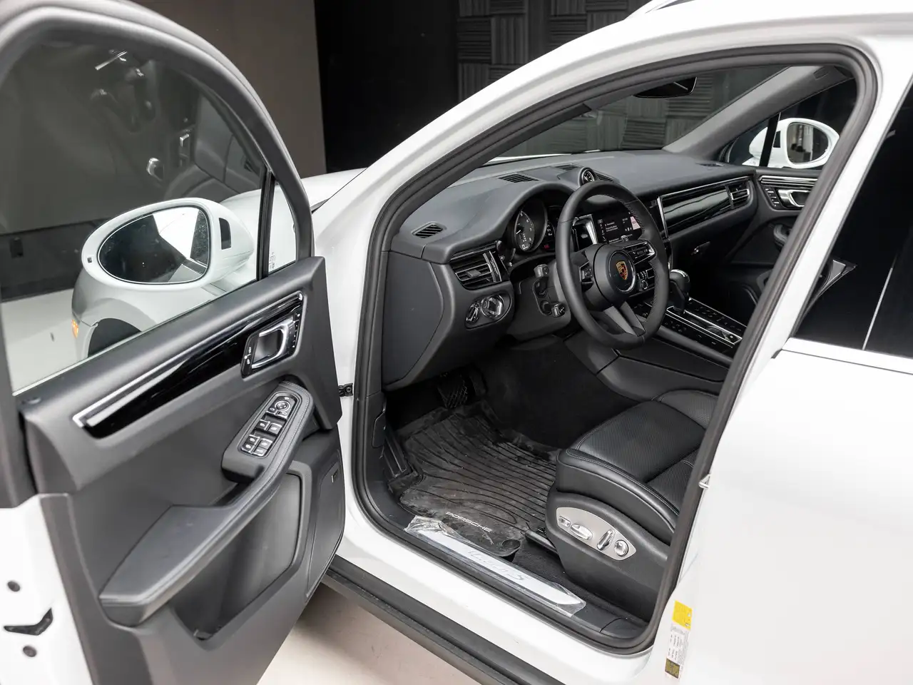Porsche Macan - Image 11