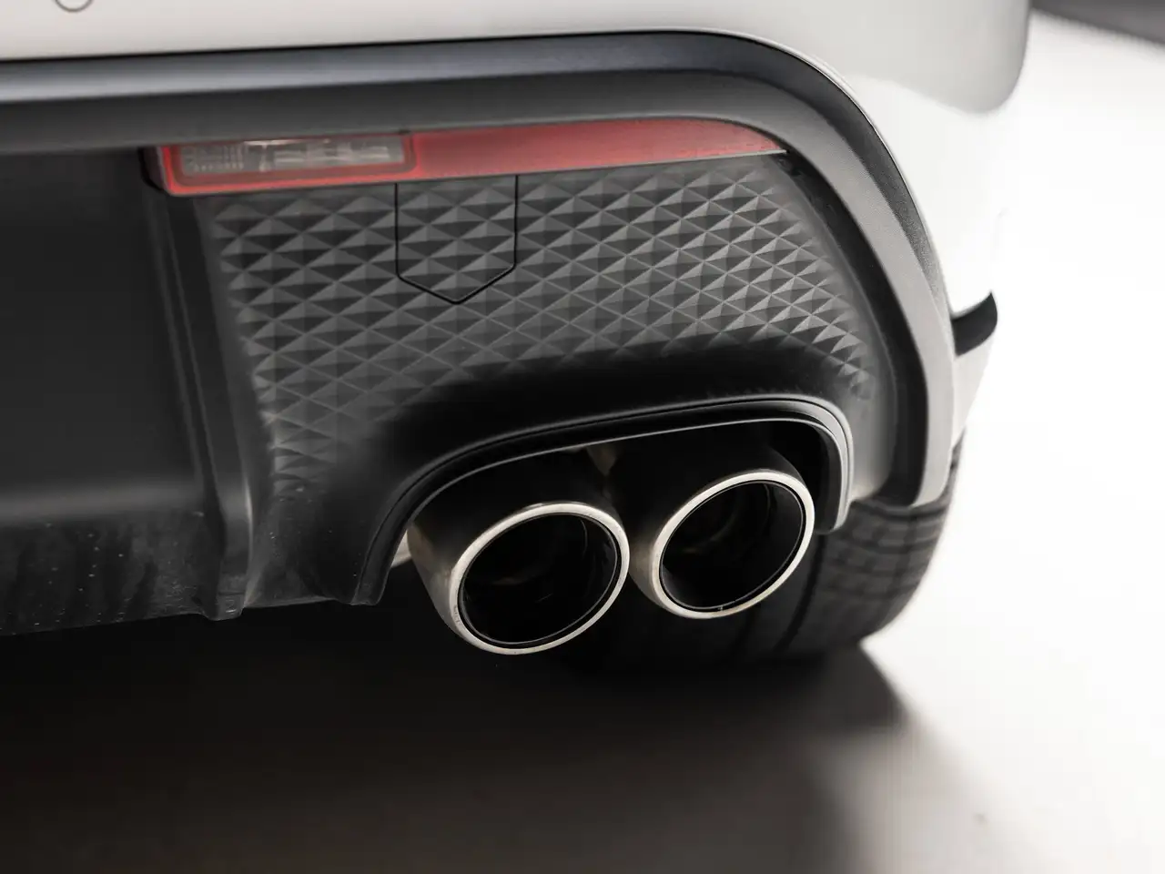 Porsche Macan - Image 25