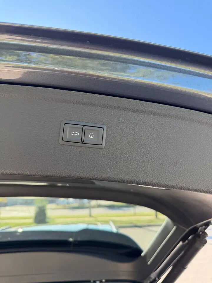 Audi SQ5 - Image 17