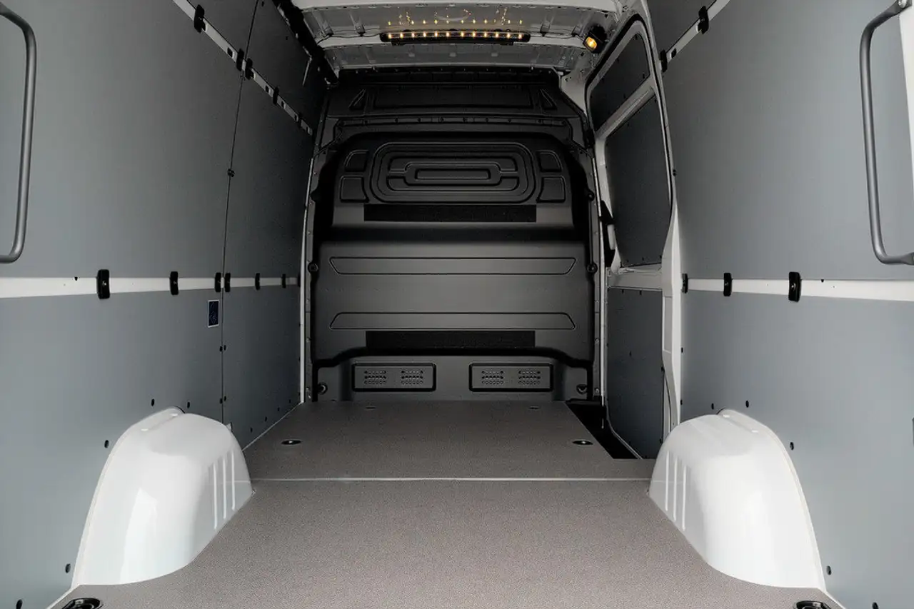 Mercedes-Benz Sprinter 2500 - Image 11