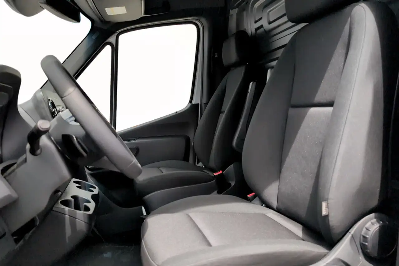 Mercedes-Benz Sprinter 2500 - Image 9
