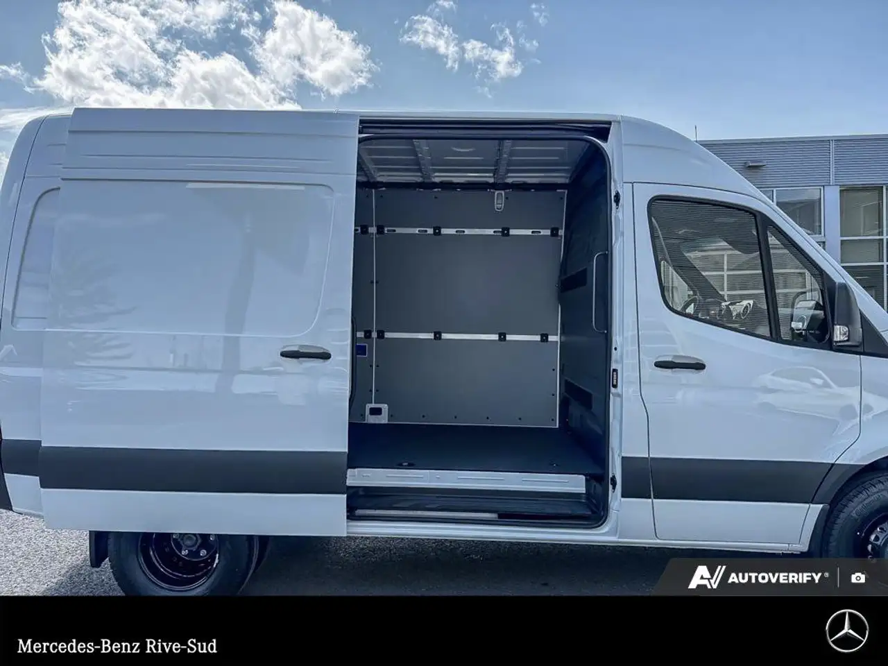 Mercedes-Benz Sprinter - Image 25