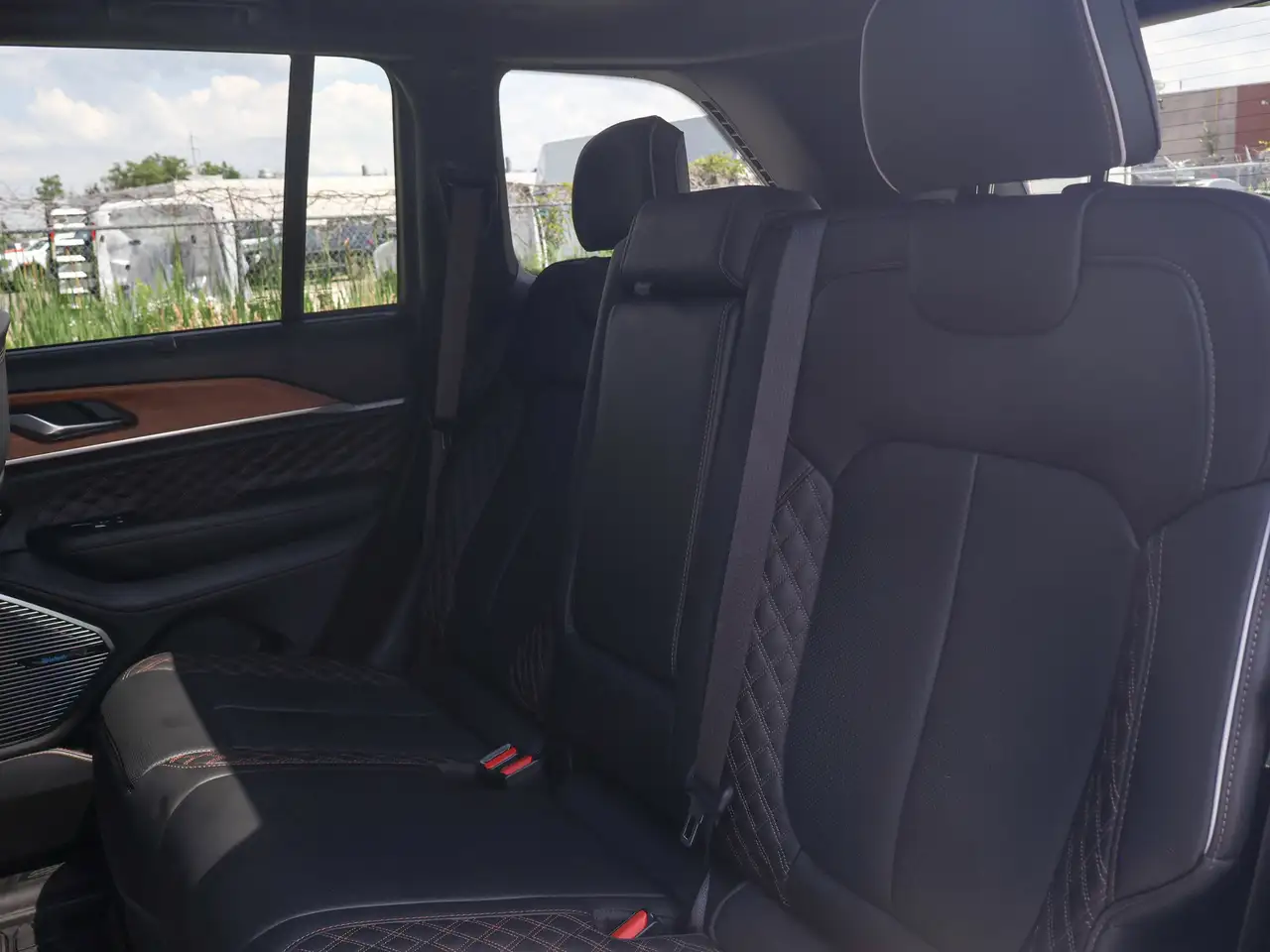 Jeep Grand Cherokee - Image 39