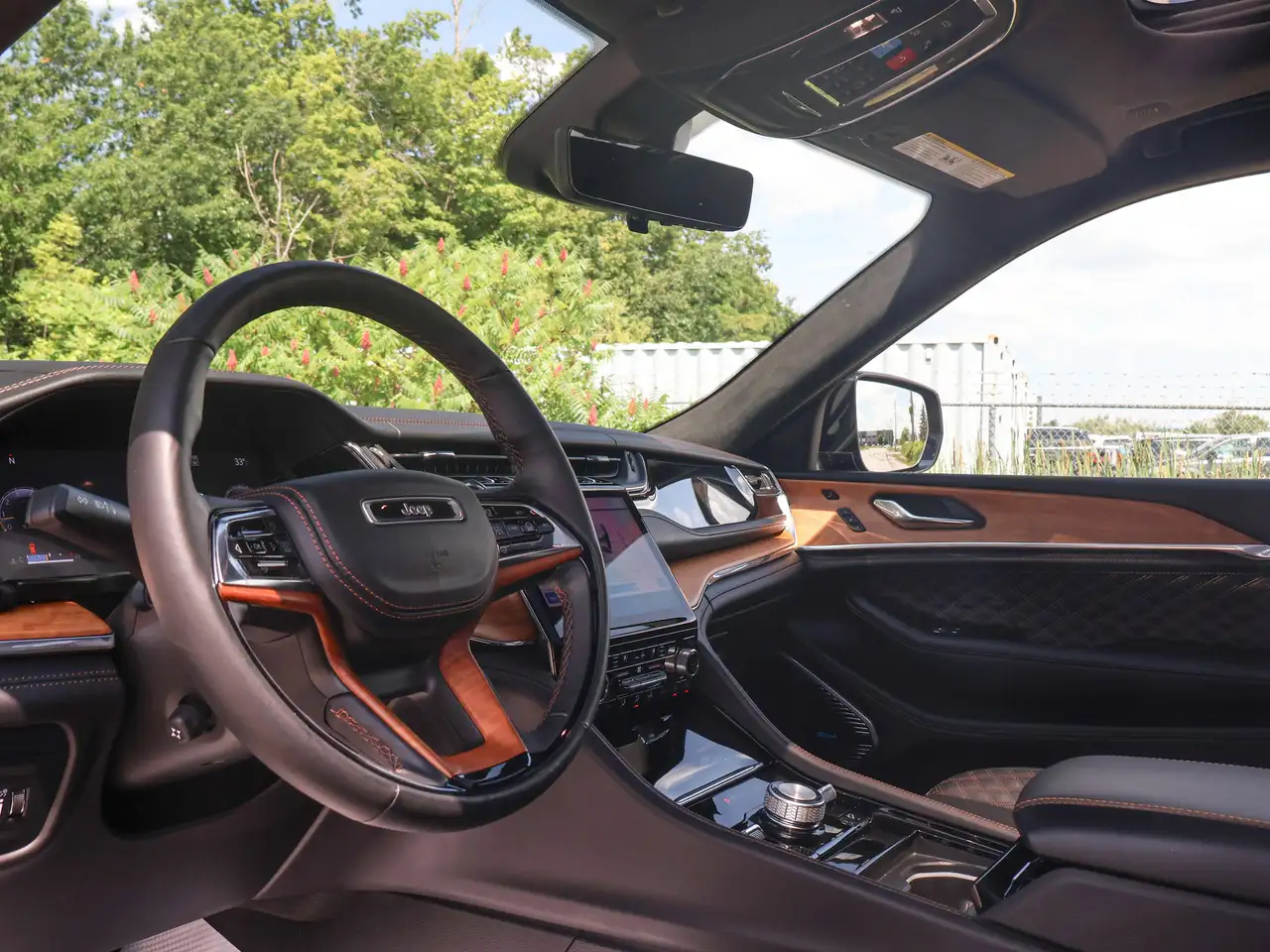 Jeep Grand Cherokee - Image 19