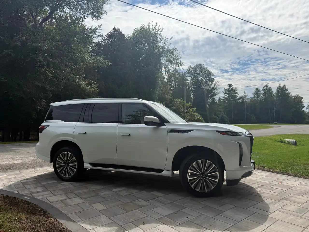 Infiniti QX80 - Image 17