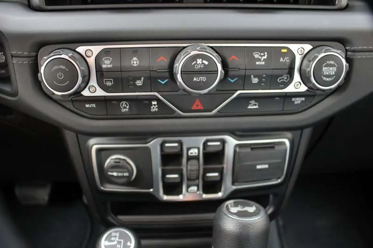 Jeep Wrangler - Image 26
