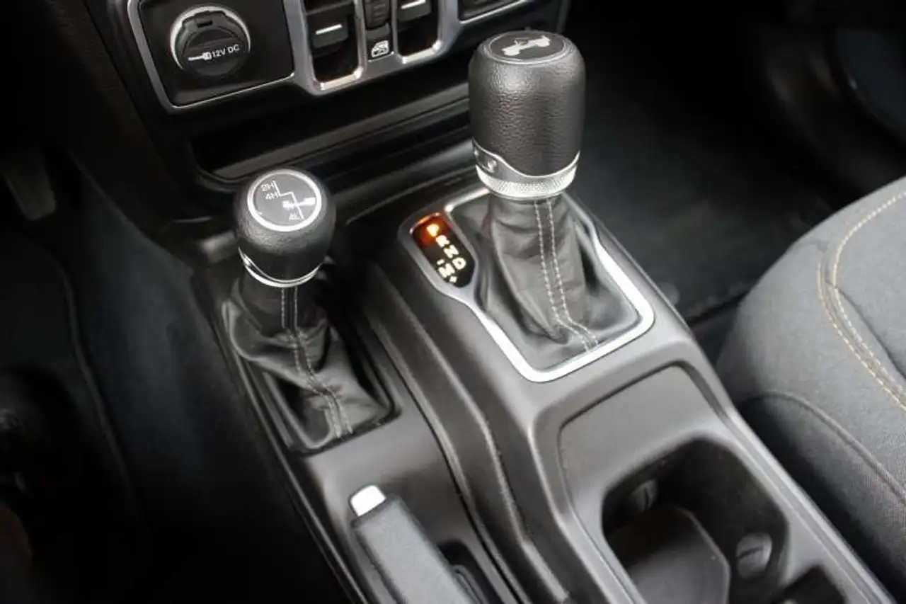 Jeep Wrangler - Image 19