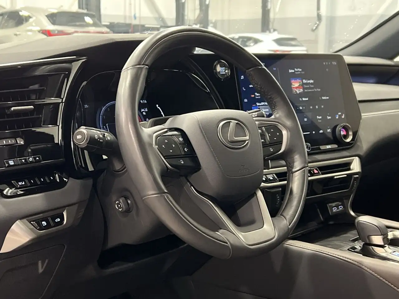 Lexus RX - Image 11