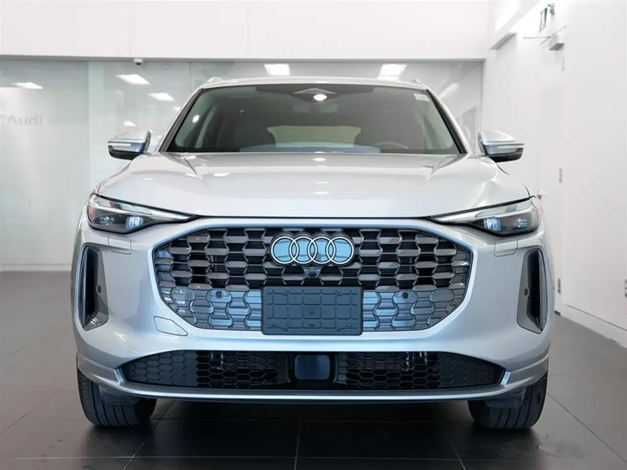Audi Q5 - Image 2