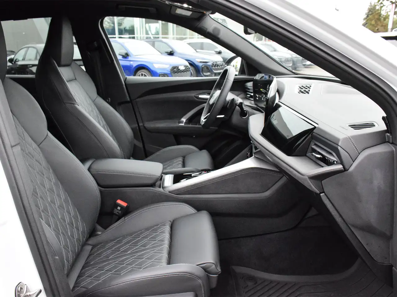 Audi SQ5 - Image 27