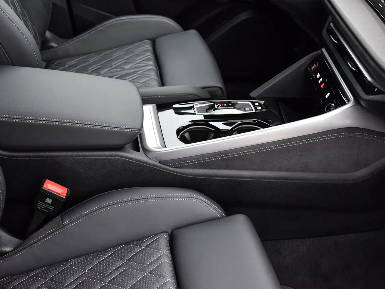 Audi SQ5 - Image 28