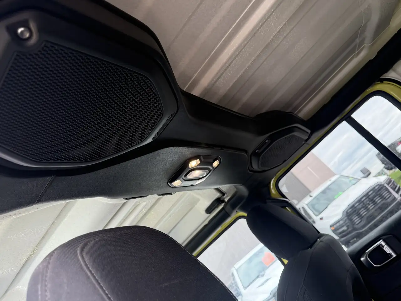 Jeep Wrangler - Image 23