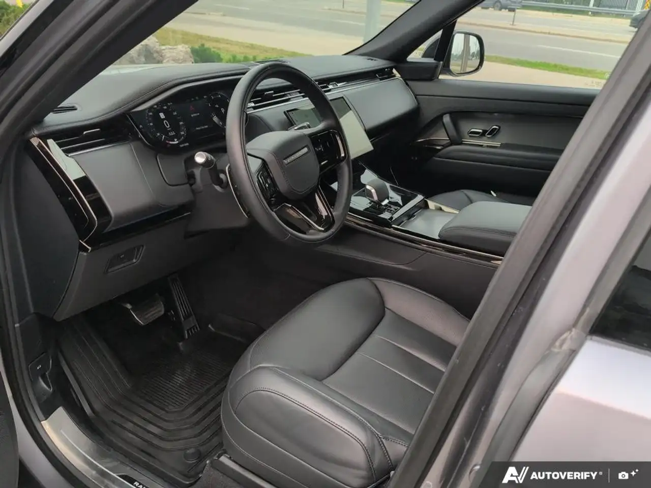Land Rover Range Rover Sport - Image 13